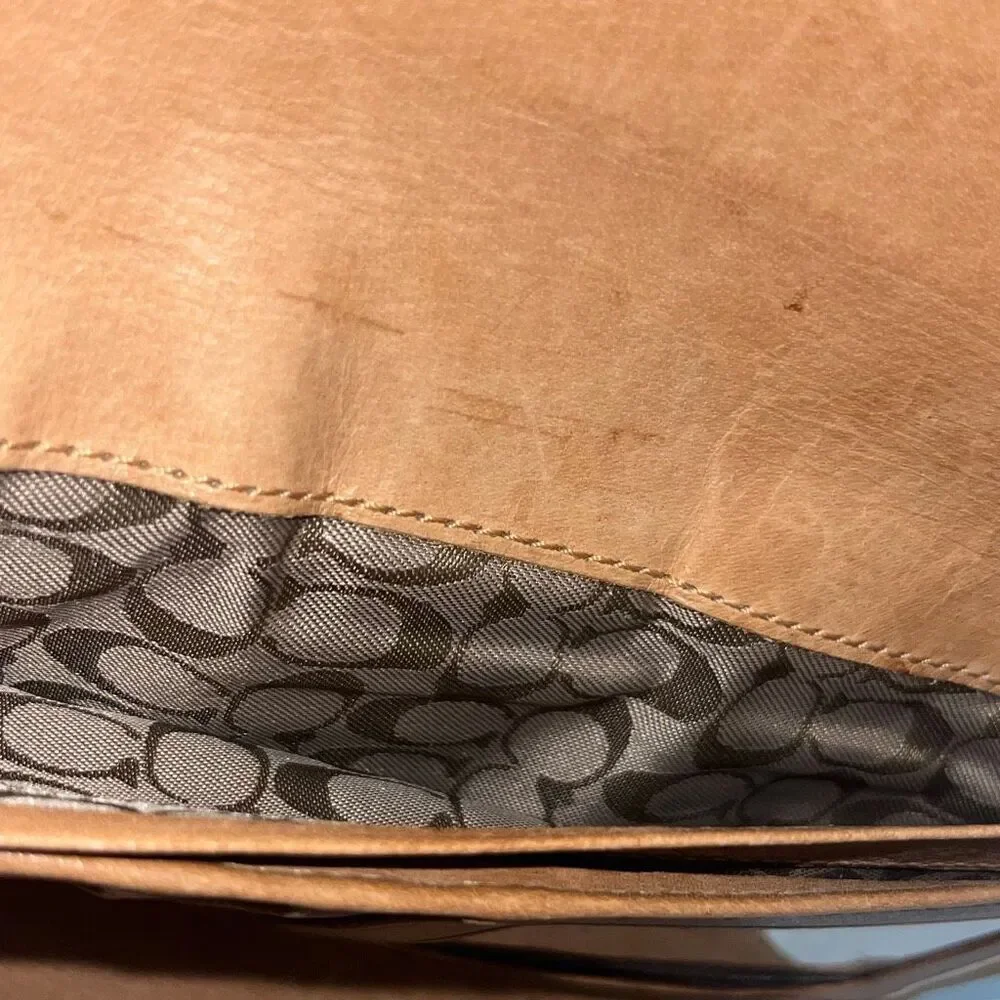 Coach Women's Light Tan Hampton Bill Card‎ Coin Tri-Fold Leather Wallet